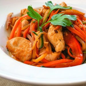 Healthy Stir Fry with Garlic Chicken and Fresh Vegetables